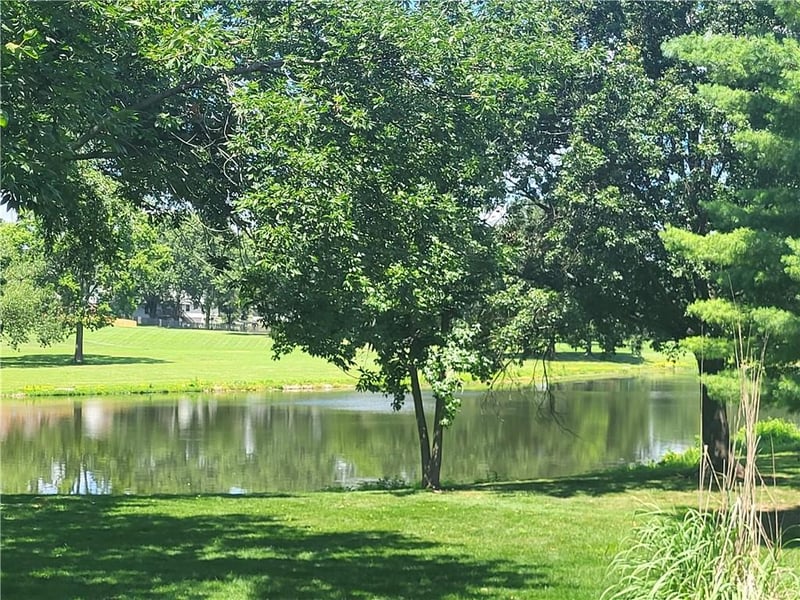 822 Lighthouse Point, Lee's Summit, MO 64082