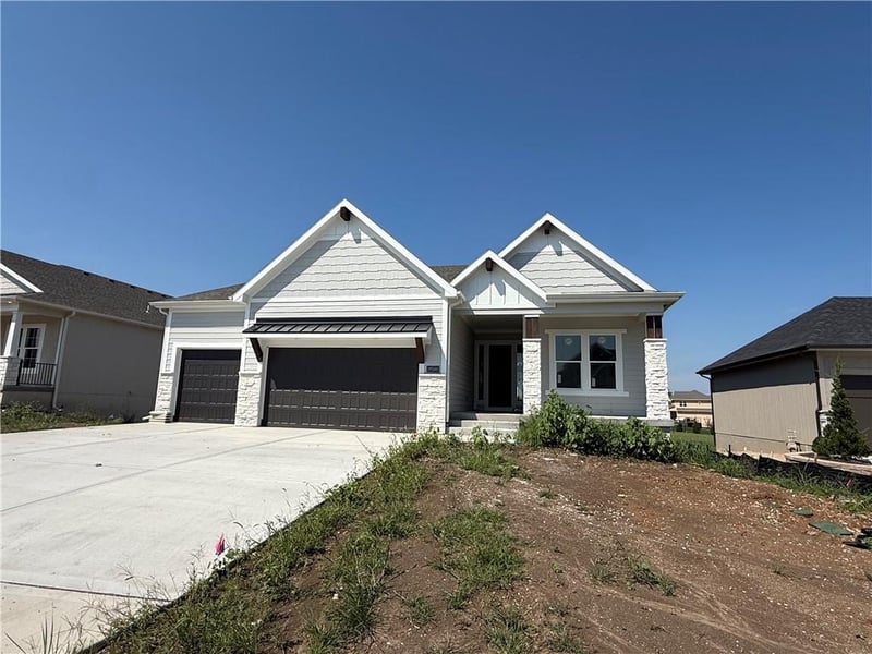 18500 Pawnee Ln, Overland Park, KS 66085