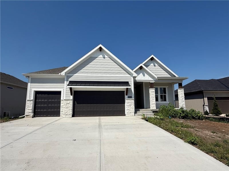 18500 Pawnee Ln, Overland Park, KS 66085