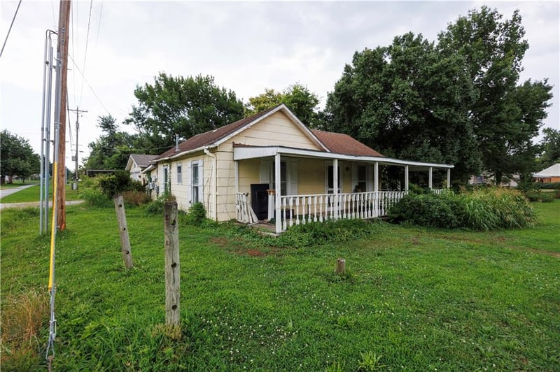 1420 4th St, Neodesha, KS 66757