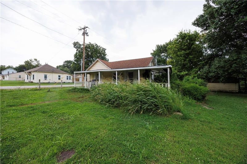 1420 4th St, Neodesha, KS 66757