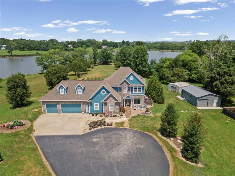 1003 Top Water Dr, Bates City, MO 64011