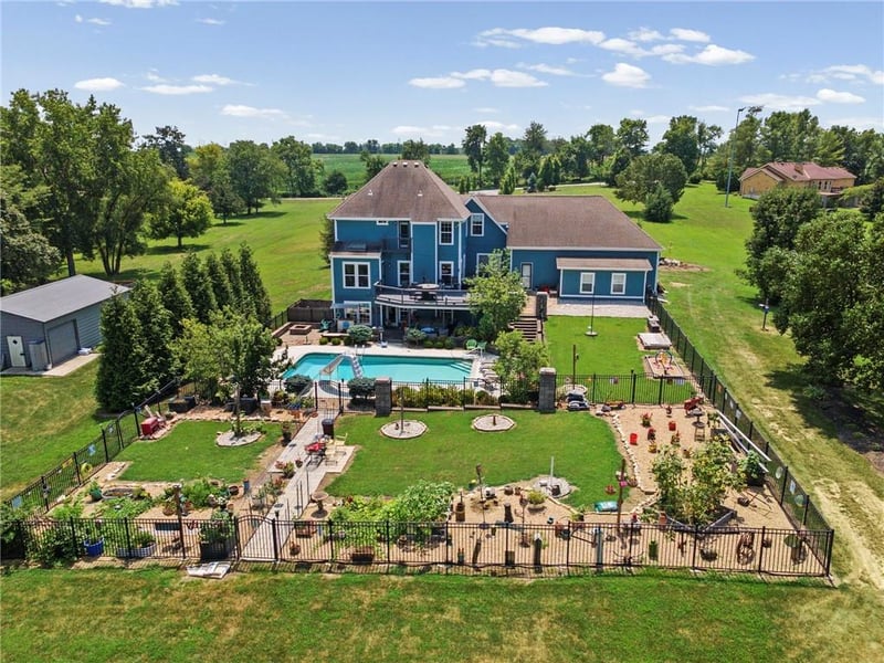 1003 Top Water Dr, Bates City, MO 64011