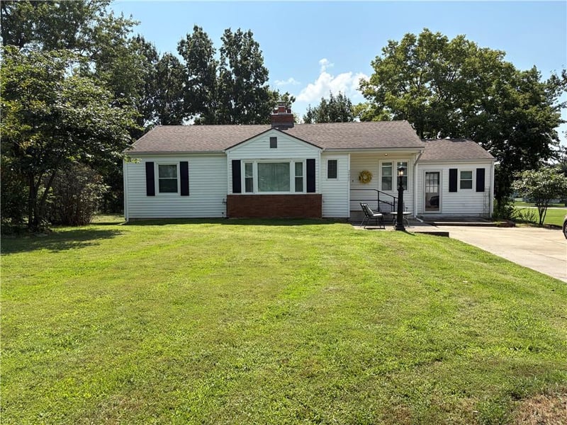 2405 Mechanic St, Harrisonville, MO 64701