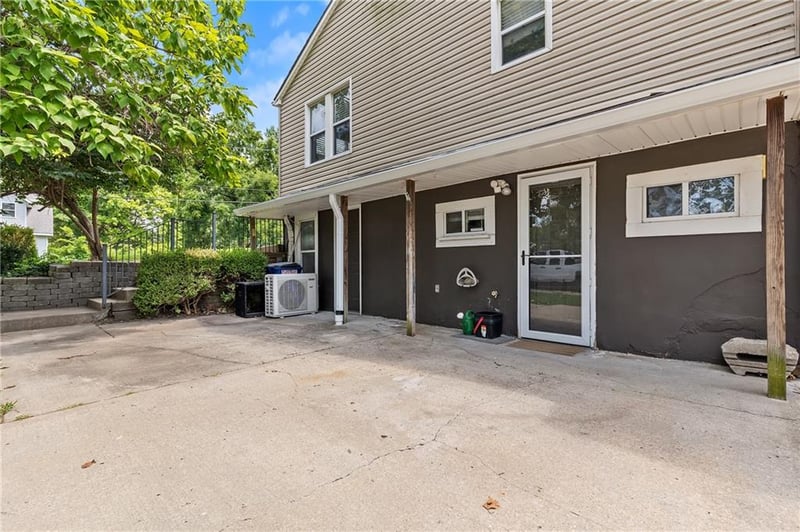 7108 Kranz Rd, Gladstone, MO 64118