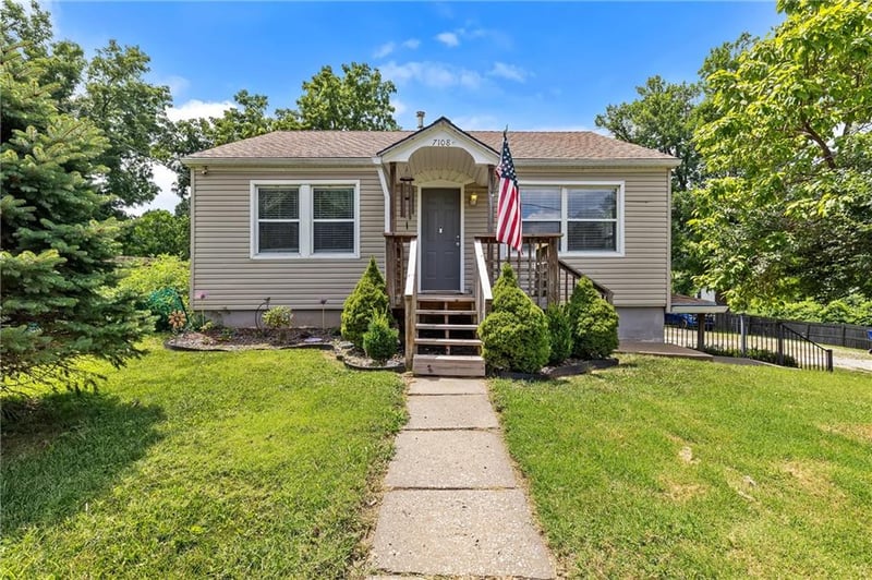 7108 Kranz Rd, Gladstone, MO 64118