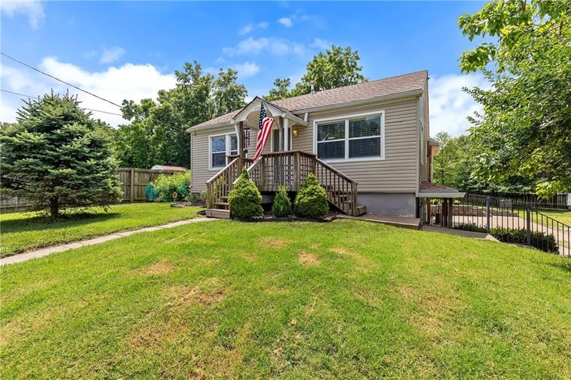 7108 Kranz Rd, Gladstone, MO 64118