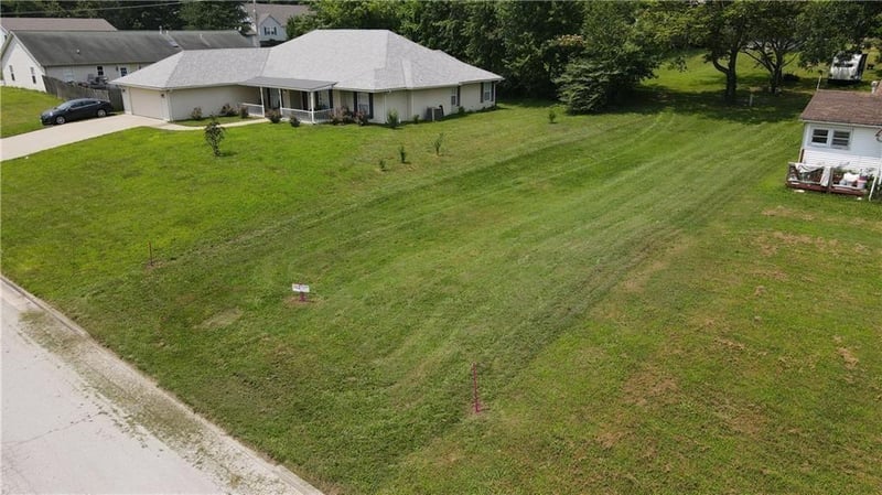 202 24th St, Higginsville, MO 64037
