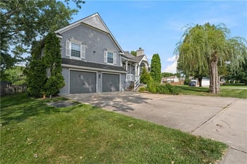 10126 N Highland Ter, Kansas City, MO 64155