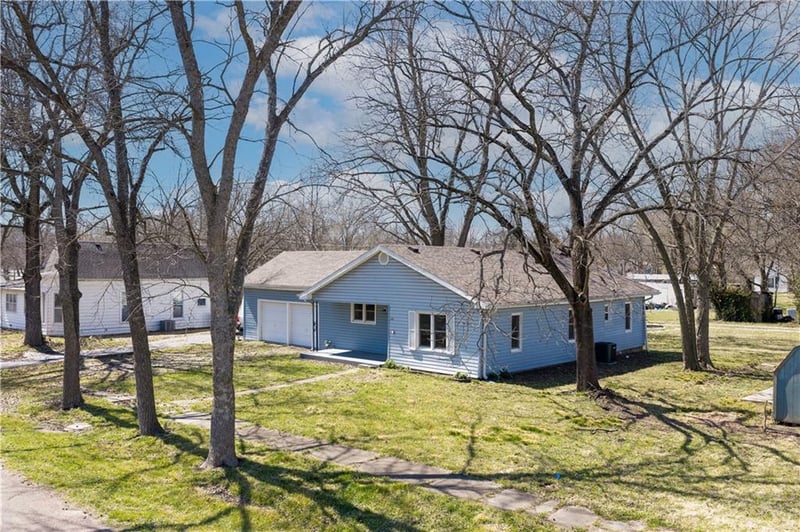 304 S Chestnut St, La Monte, MO 65337