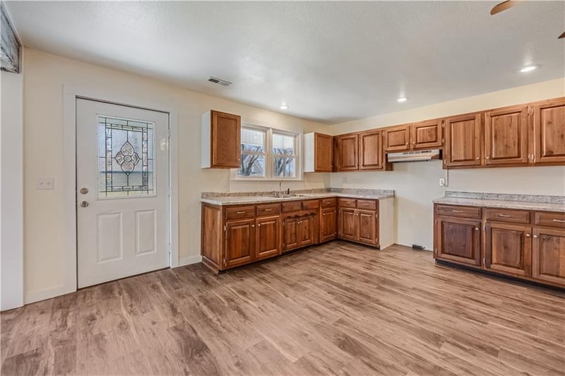 304 S Chestnut St, La Monte, MO 65337