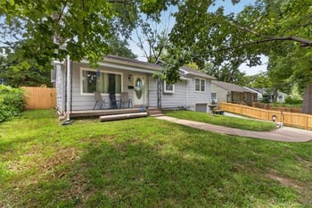 9112 Charlotte St, Kansas City, MO 64131