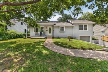 9112 Charlotte St, Kansas City, MO 64131