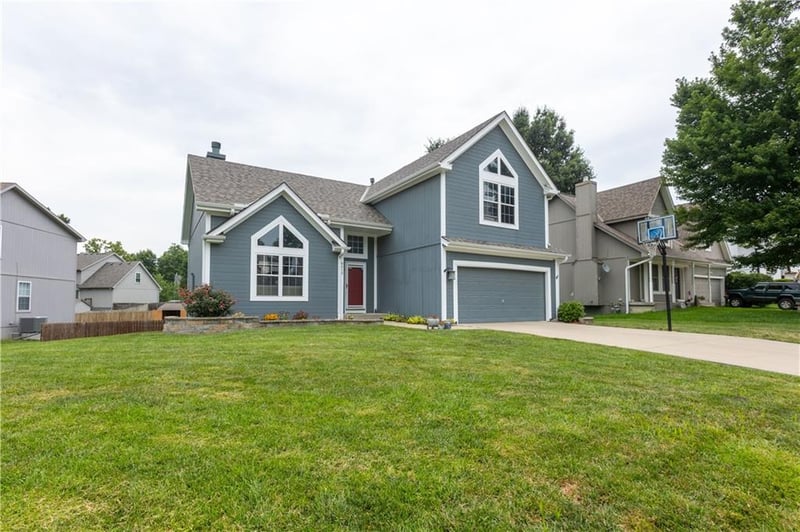 8612 72nd Ter, Kansas City, MO 64158