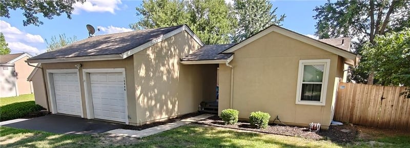 10846 Bradshaw St, Overland Park, KS 66210