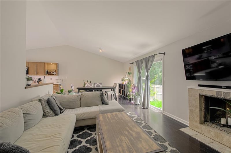 10846 Bradshaw St, Overland Park, KS 66210