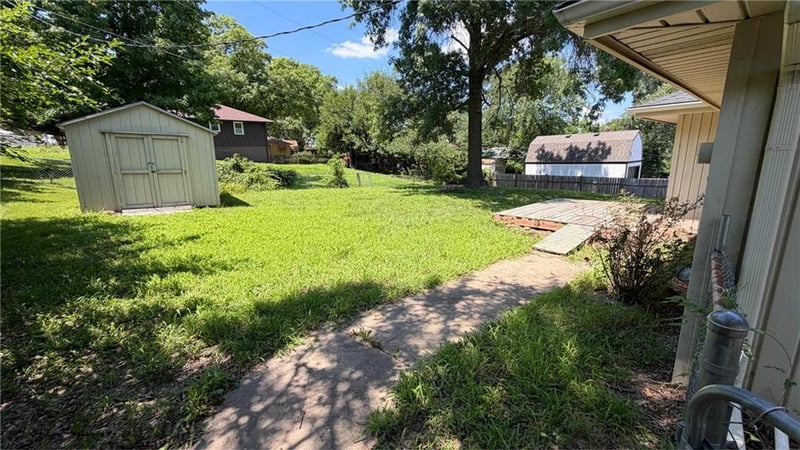 1424 Western St, Leavenworth, KS 66048