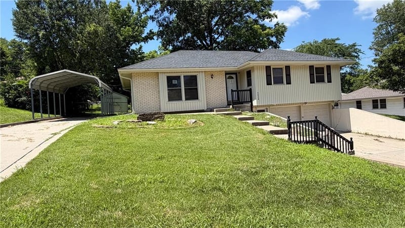 1424 Western St, Leavenworth, KS 66048