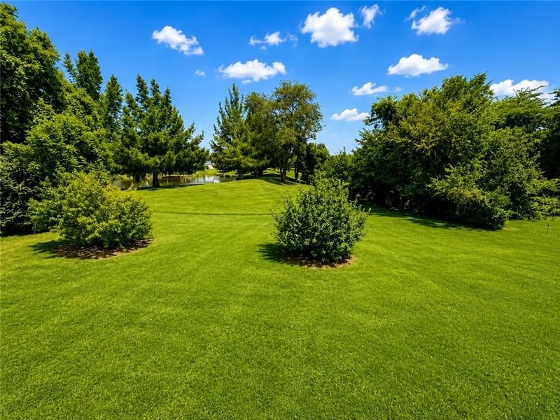 403 N Devasher Rd, Warrensburg, MO 64093