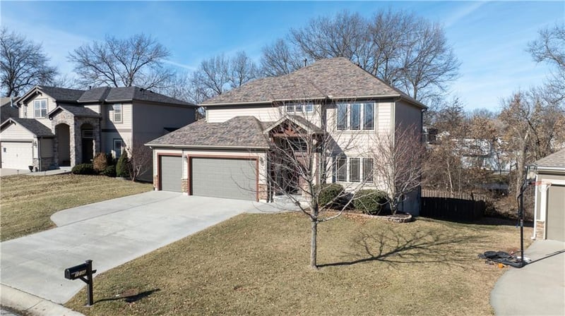 1236 Vivian Dr, Warrensburg, MO 64093
