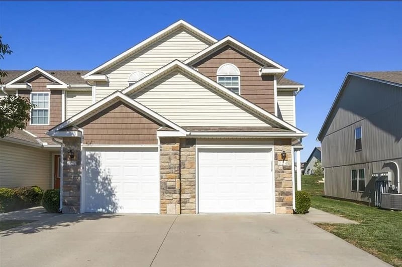 254 Pointe Ln, Raymore, MO 64083