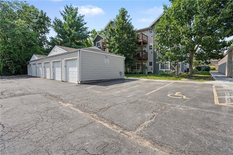 17201 32nd St #11, Independence, MO 64055