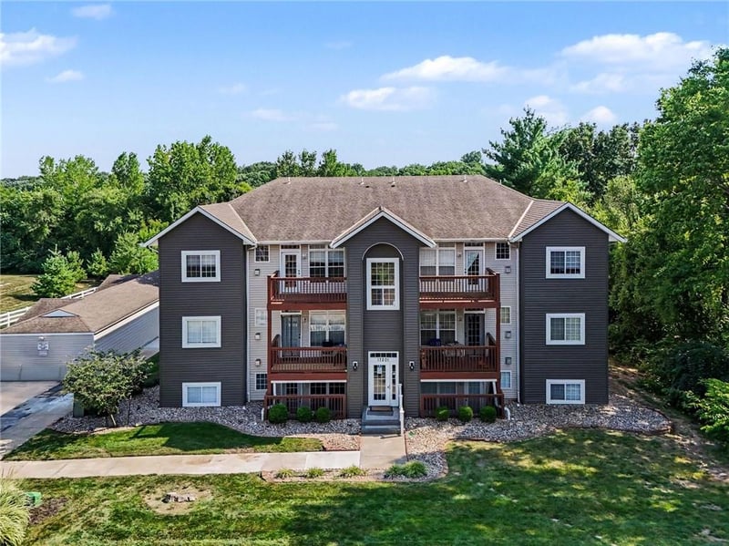 17201 32nd St #11, Independence, MO 64055