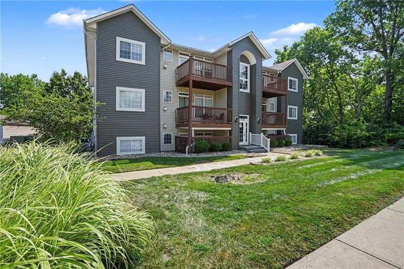 17201 32nd St #11, Independence, MO 64055