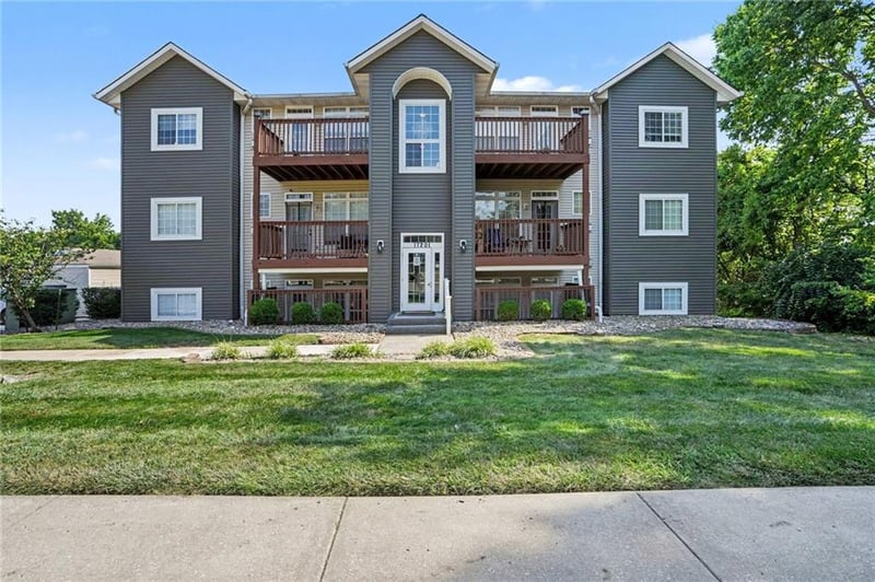 17201 32nd St #11, Independence, MO 64055