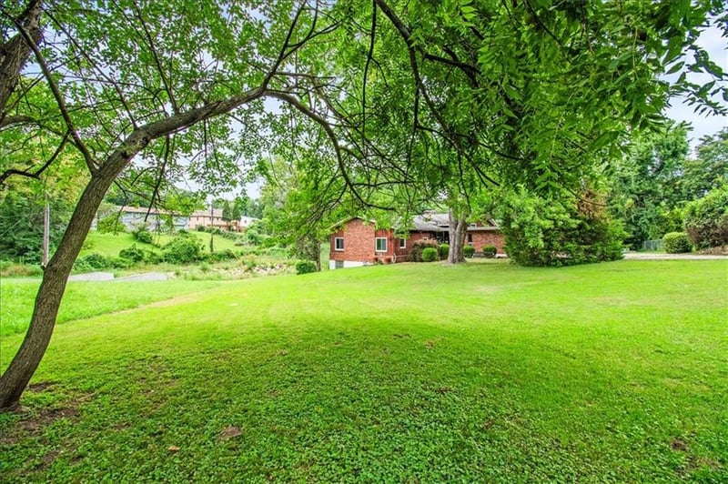 11806 39th St, Independence, MO 64052