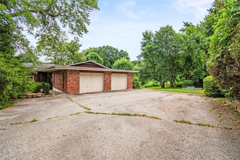 11806 39th St, Independence, MO 64052