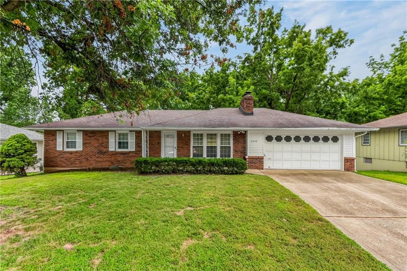 8029 Yecker Ave, Kansas City, KS 66109