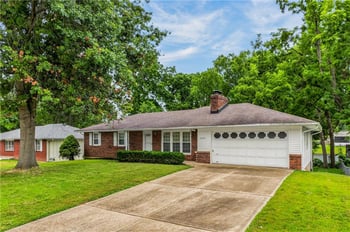 8029 Yecker Ave, Kansas City, KS 66109