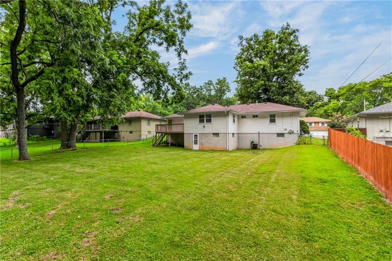 8029 Yecker Ave, Kansas City, KS 66109