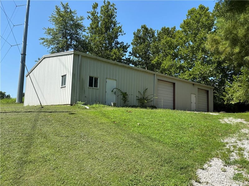 655 Brizendine Rd, Blue Springs, MO 64014