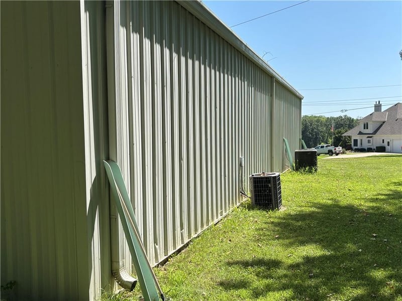 655 Brizendine Rd, Blue Springs, MO 64014