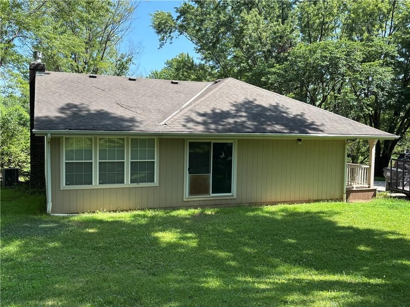 655 Brizendine Rd, Blue Springs, MO 64014