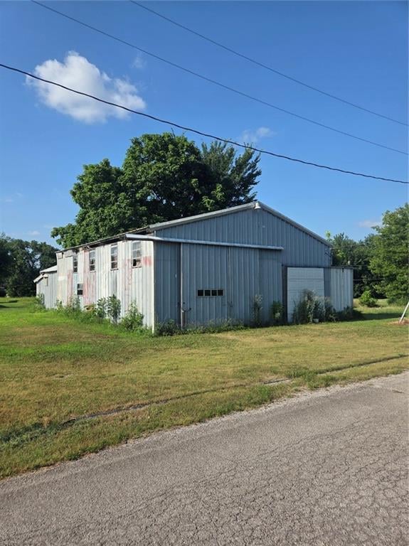 110 9th St, Mulberry, KS 66756