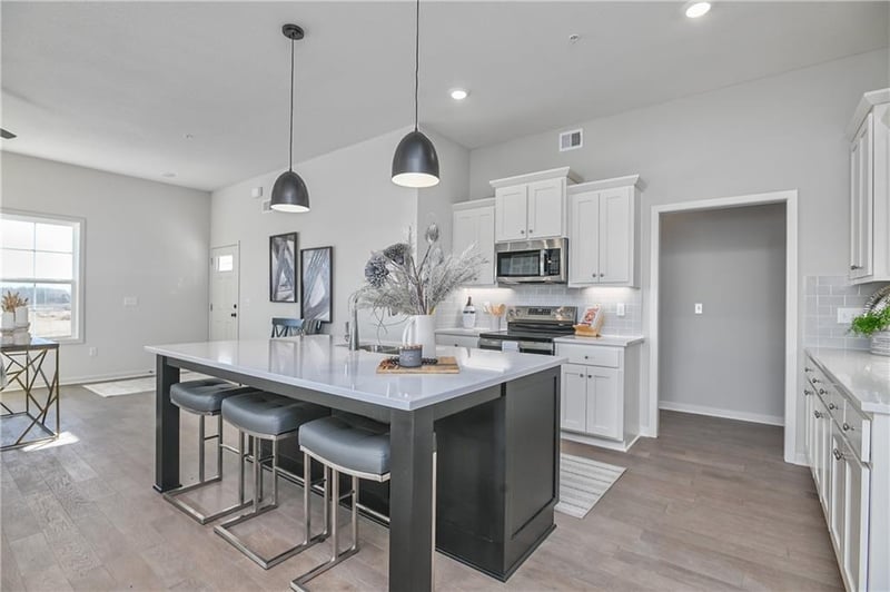 105 Diane Dr, Olathe, KS 66061