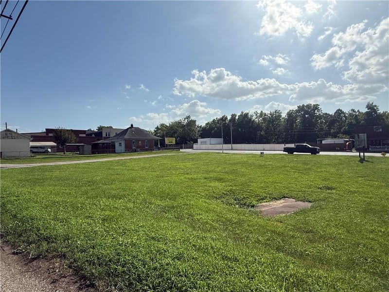 711 Sterling Ave, Independence, MO 64054