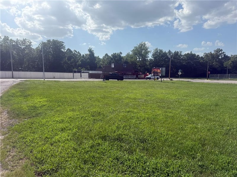 711 Sterling Ave, Independence, MO 64054