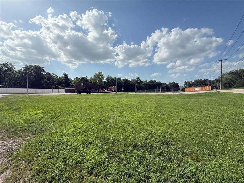 711 Sterling Ave, Independence, MO 64054