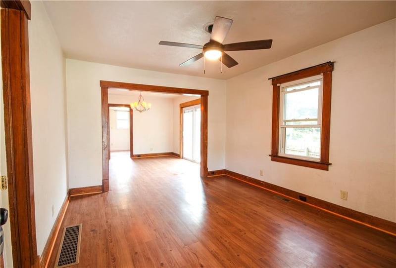 227 Ash Ave, Independence, MO 64053