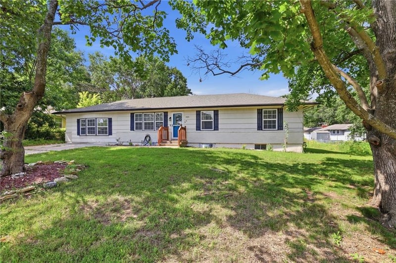 304 South St, Harrisonville, MO 64701