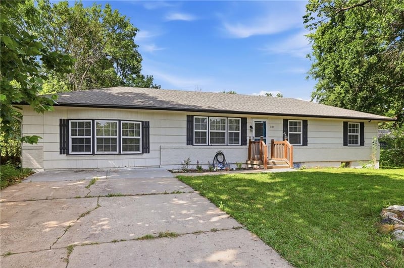 304 South St, Harrisonville, MO 64701