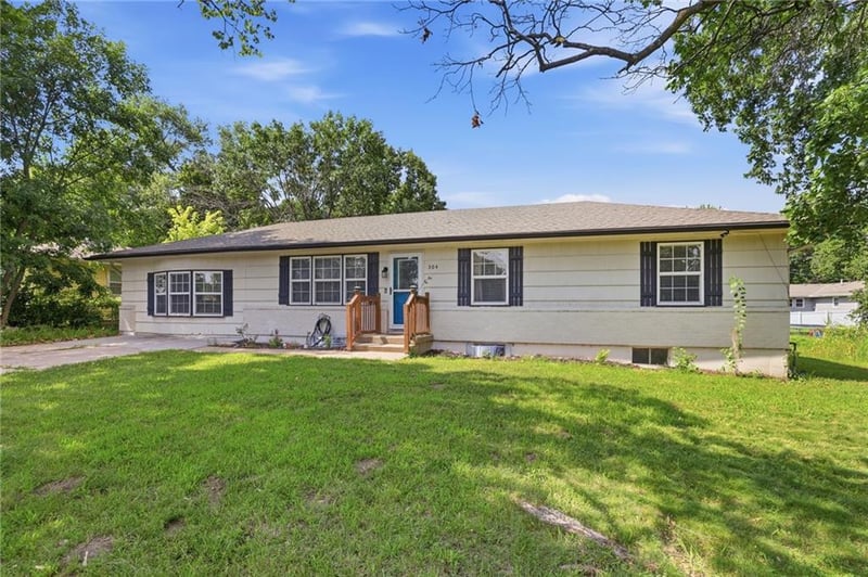 304 South St, Harrisonville, MO 64701