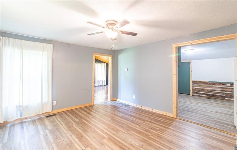210 Main St, Centerview, MO 64019