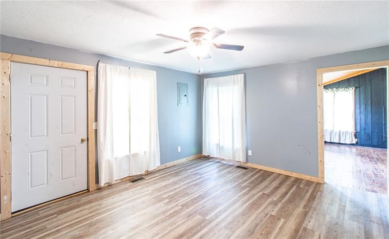 210 Main St, Centerview, MO 64019