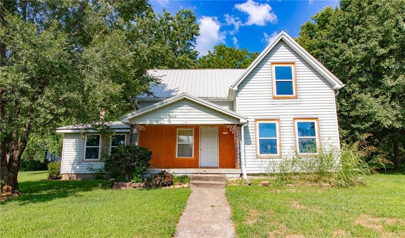 210 Main St, Centerview, MO 64019