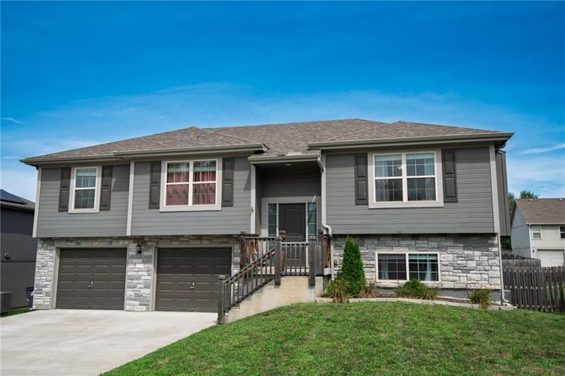 212 Greystone Way, Grain Valley, MO 64029